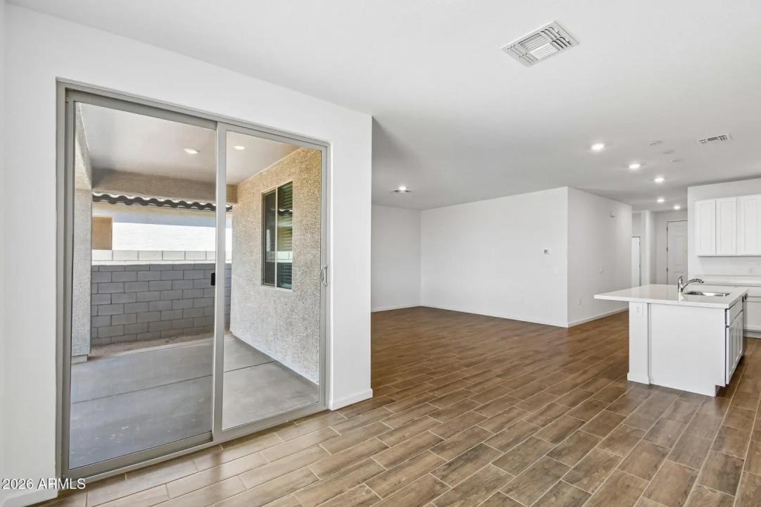 Real Estate Picture 7
