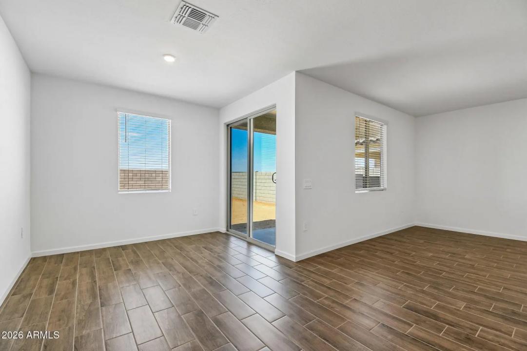 Real Estate Picture 8