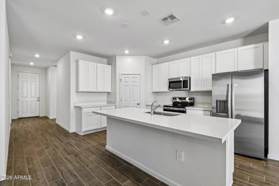 Real Estate Picture 9