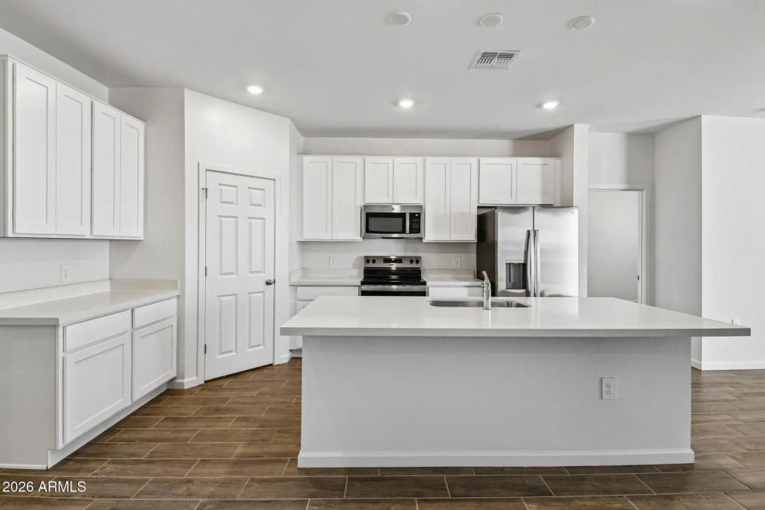 Real Estate Picture 10