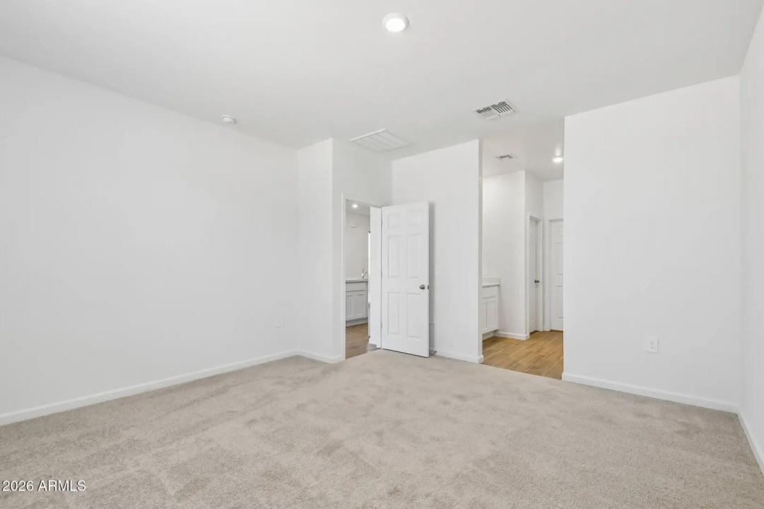 Real Estate Picture 19