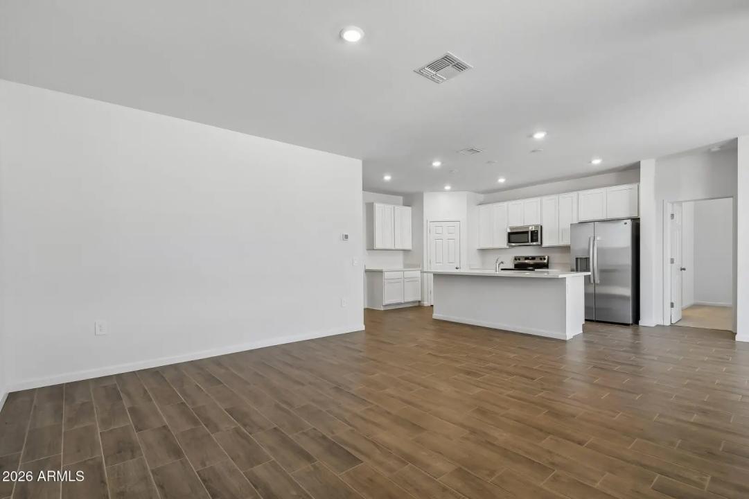 Real Estate Picture 5