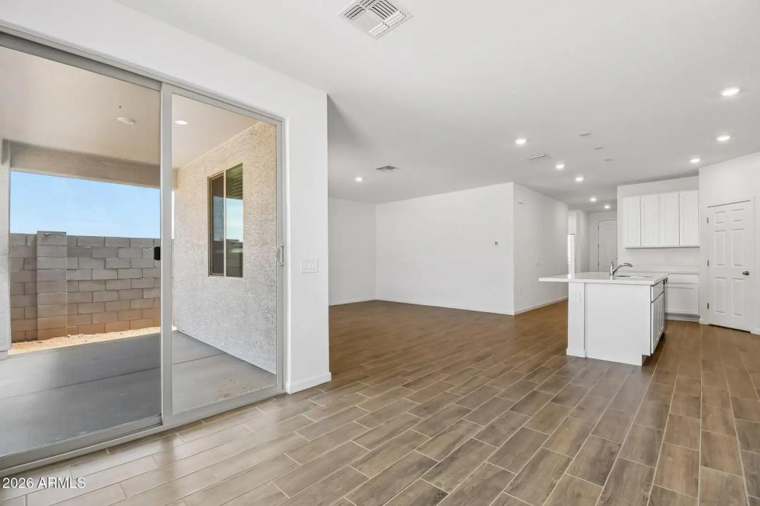 Real Estate Picture 6