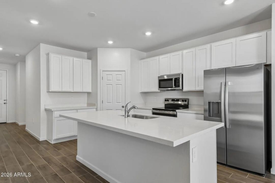 Real Estate Picture 7