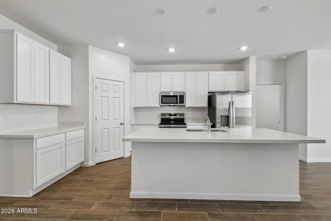Real Estate Picture 8