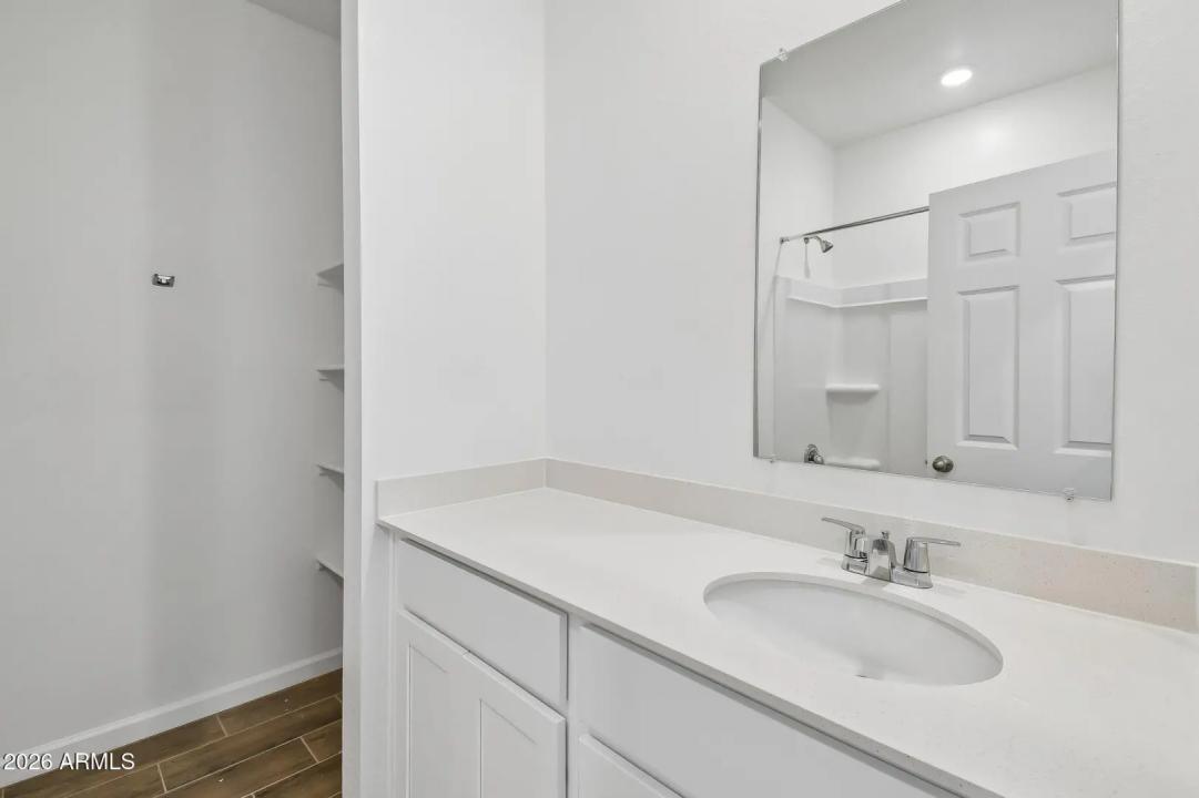Real Estate Picture 14