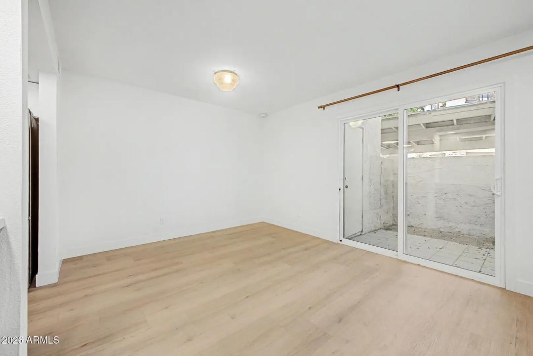 Real Estate Picture 3