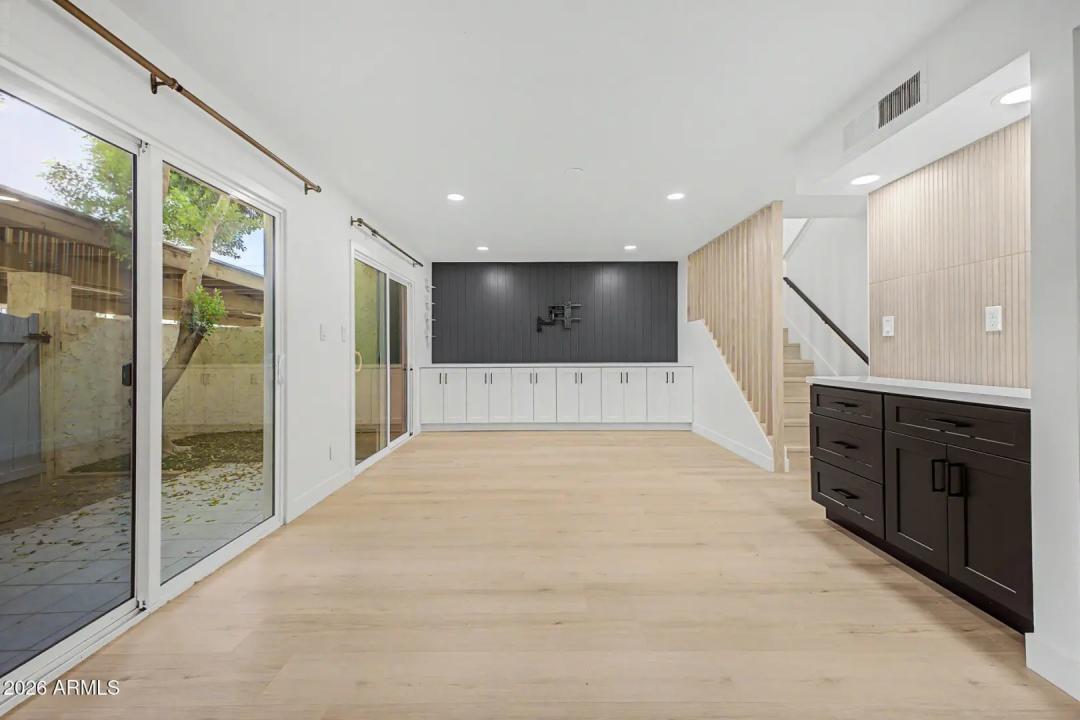 Real Estate Picture 8