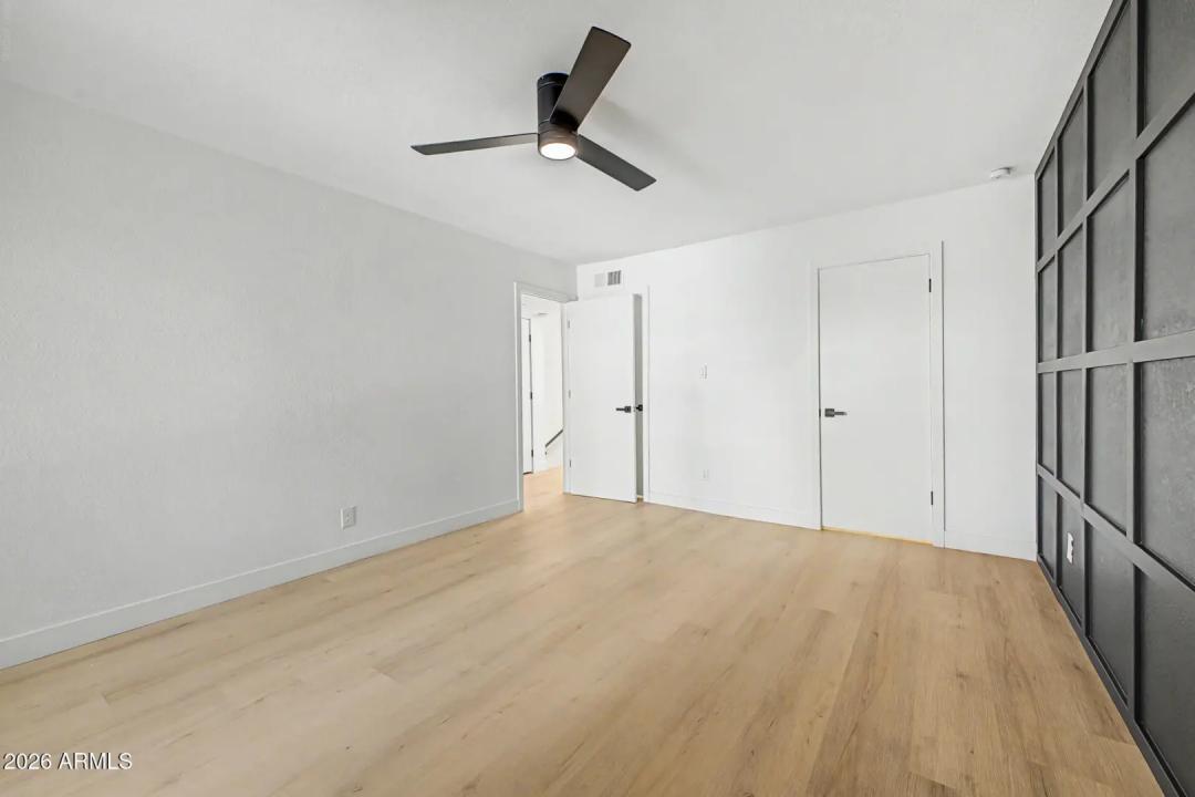 Real Estate Picture 11