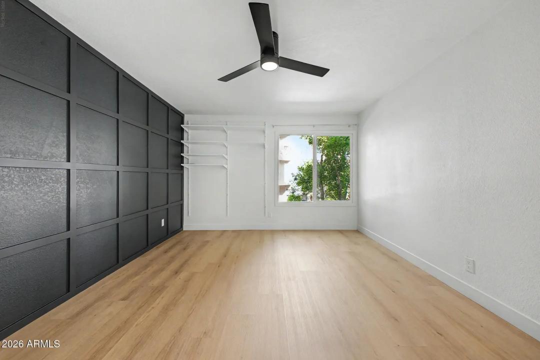 Real Estate Picture 12