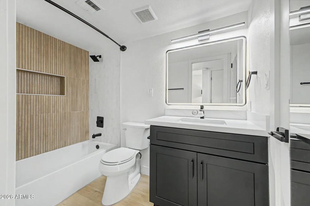 Real Estate Picture 14