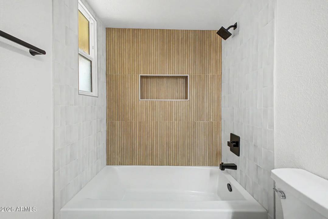 Real Estate Picture 15