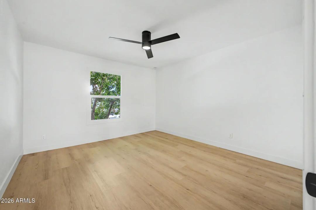Real Estate Picture 18