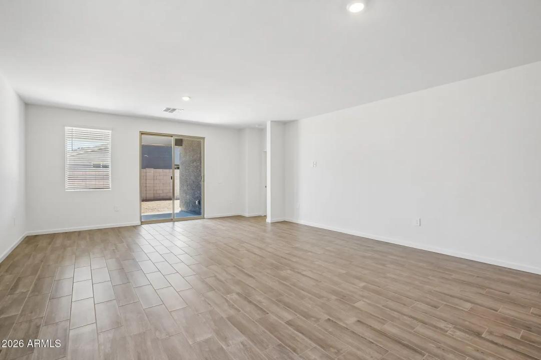 Real Estate Picture 5
