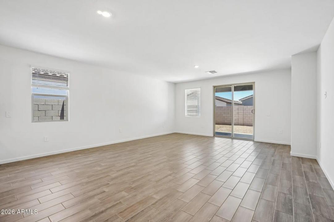 Real Estate Picture 6