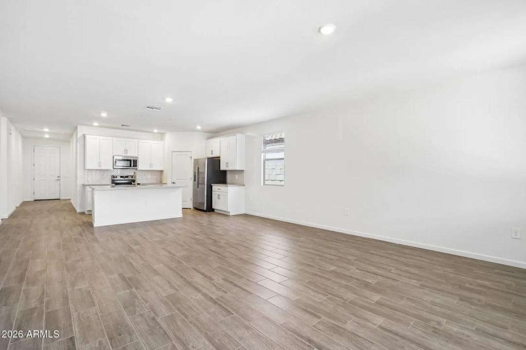 Real Estate Picture 7