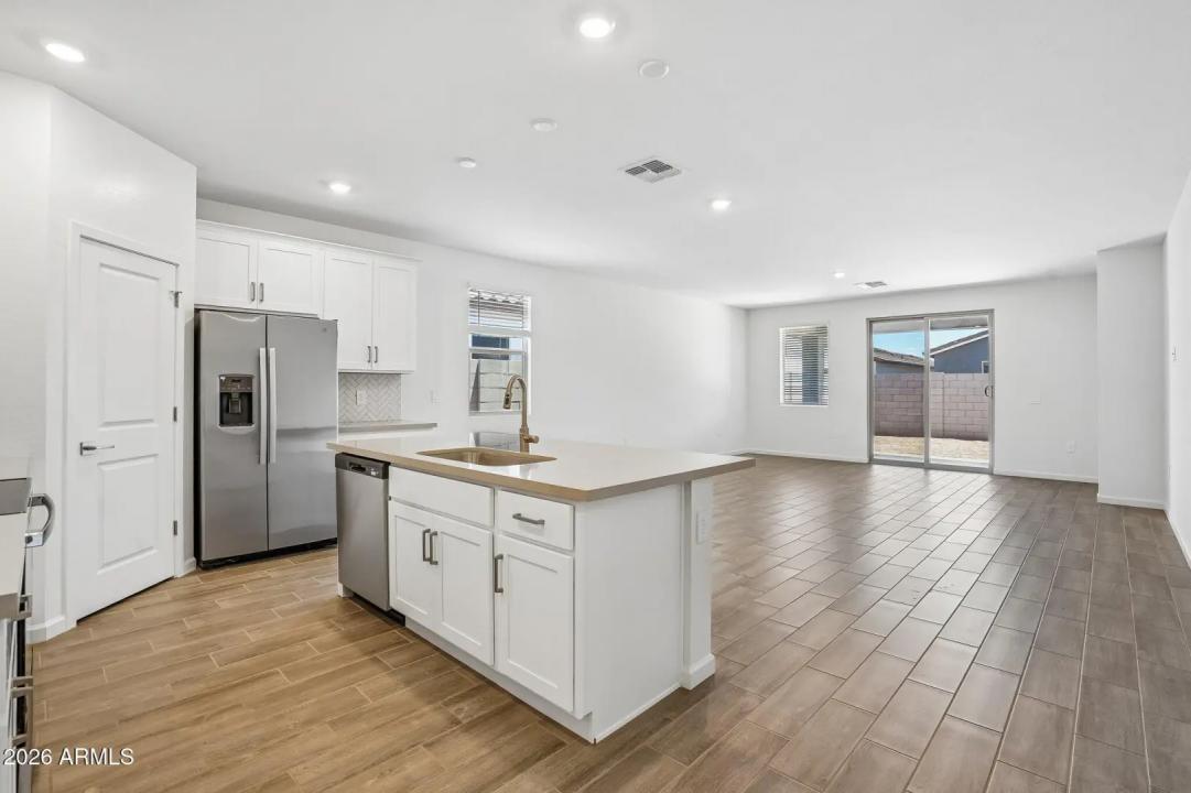 Real Estate Picture 9