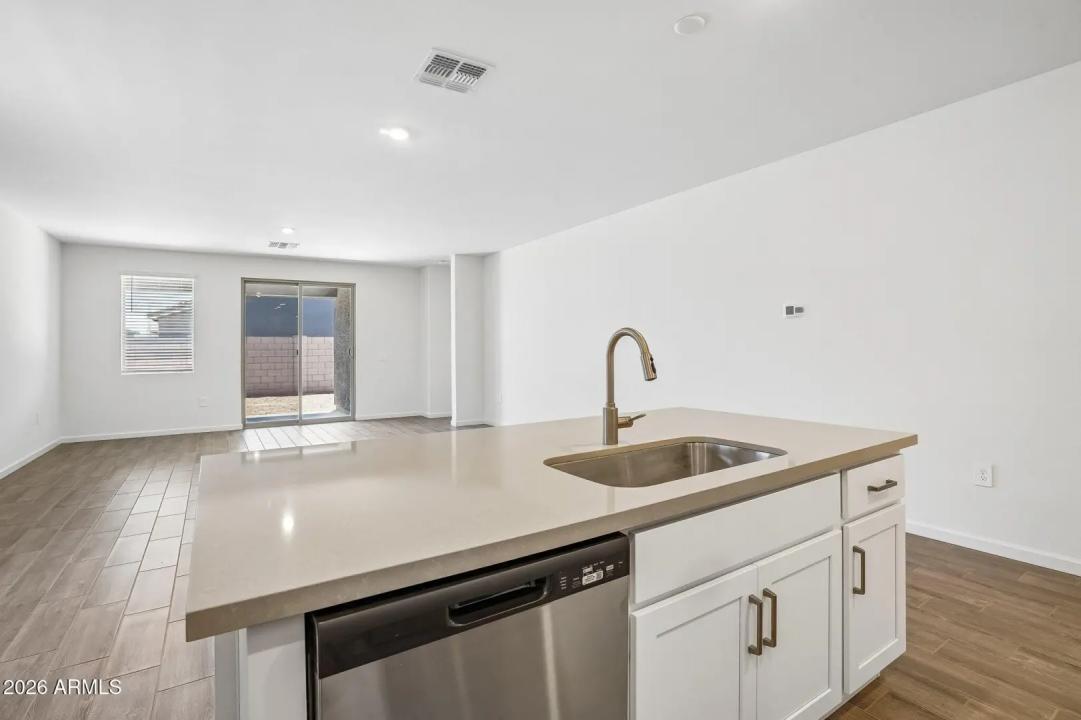 Real Estate Picture 12