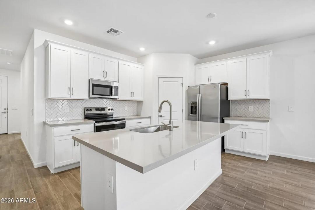 Real Estate Picture 15