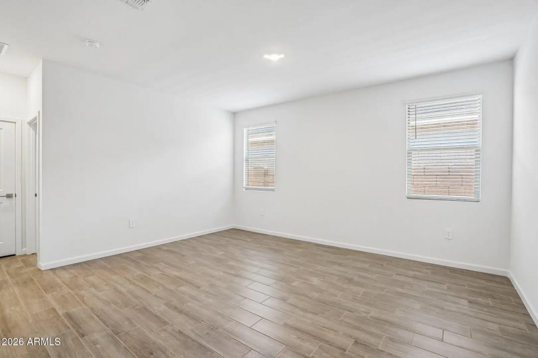 Real Estate Picture 16