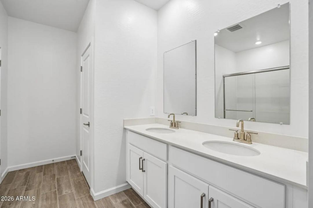 Real Estate Picture 17