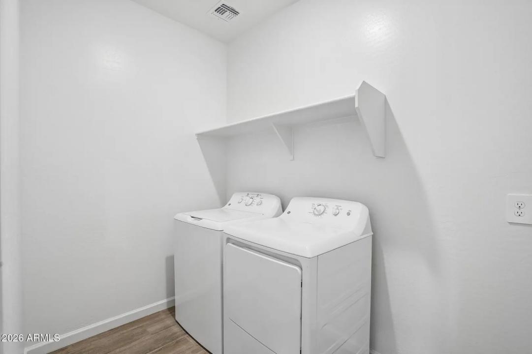 Real Estate Picture 25