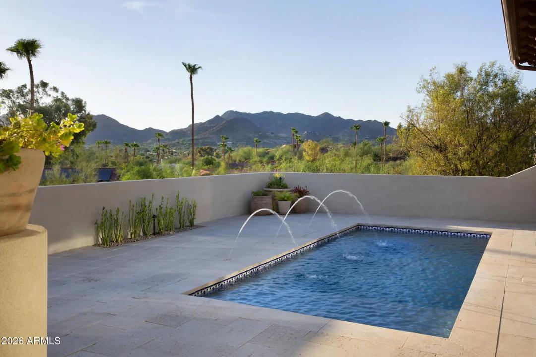 Real Estate Picture 5