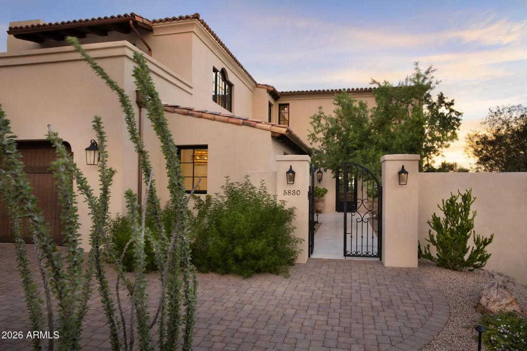 5830 N ECHO CANYON Lane Phoenix AZ 85018