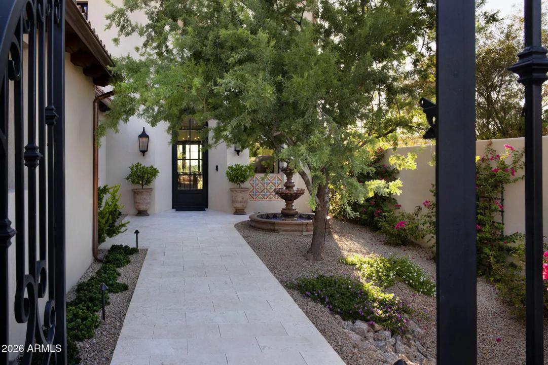 Real Estate Picture 8