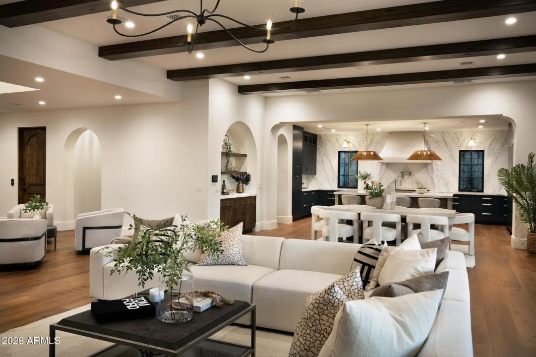 Real Estate Picture 14
