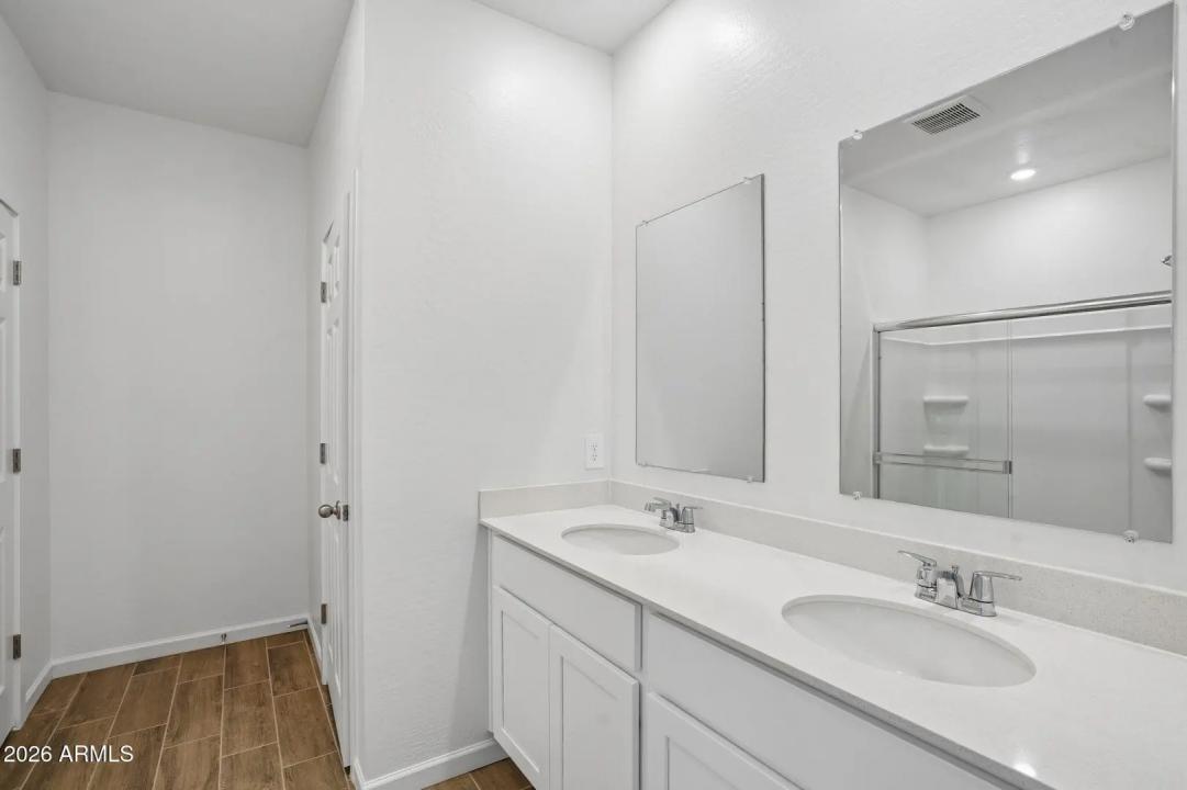 Real Estate Picture 20