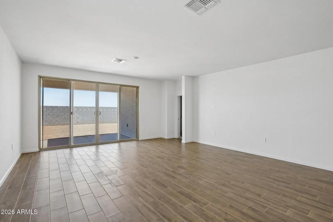 Real Estate Picture 8