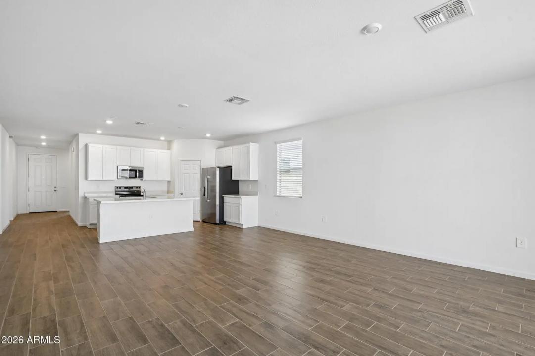 Real Estate Picture 10