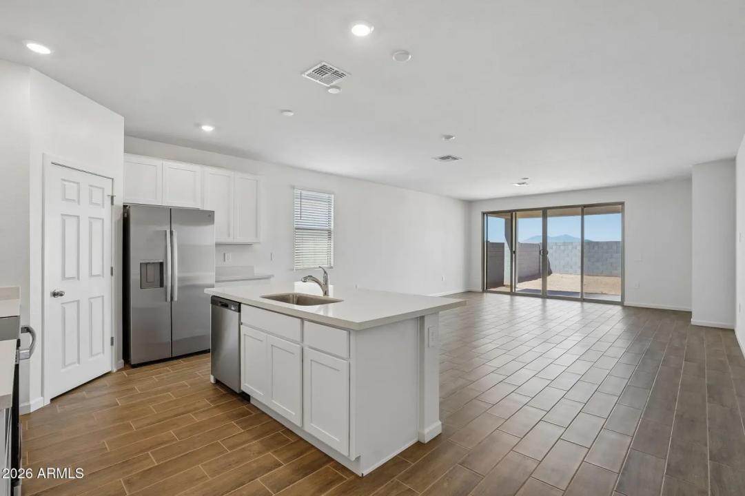 Real Estate Picture 12