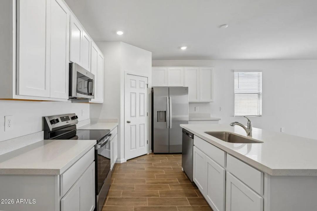 Real Estate Picture 14