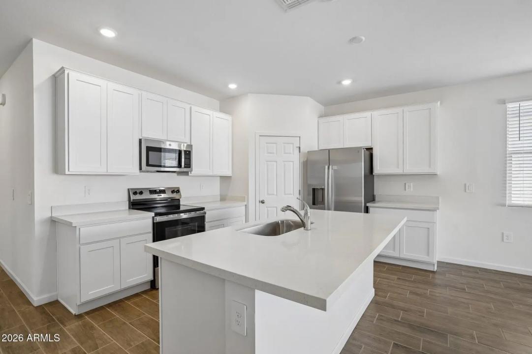 Real Estate Picture 16