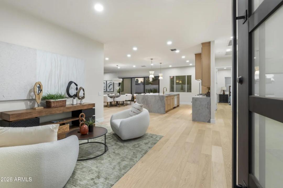 Real Estate Picture 4