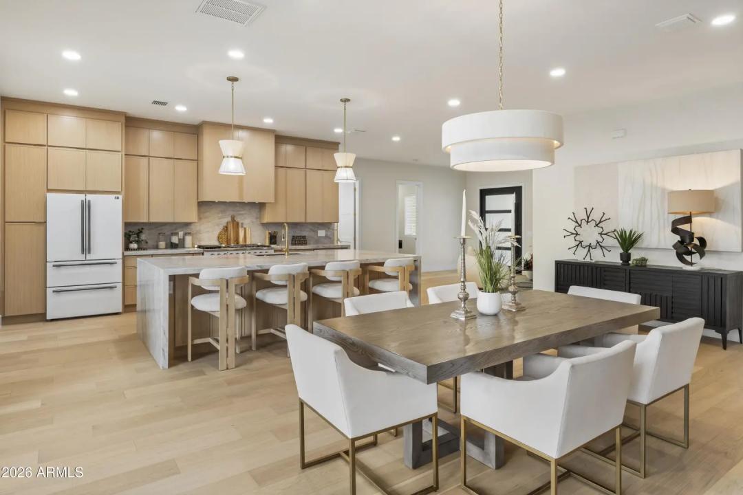 Real Estate Picture 11
