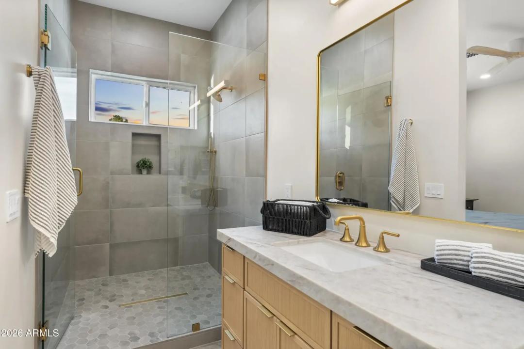 Real Estate Picture 32
