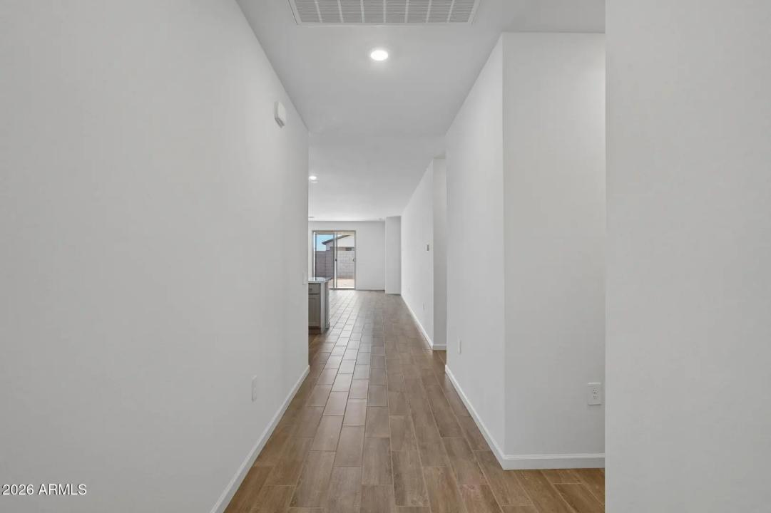 Real Estate Picture 4