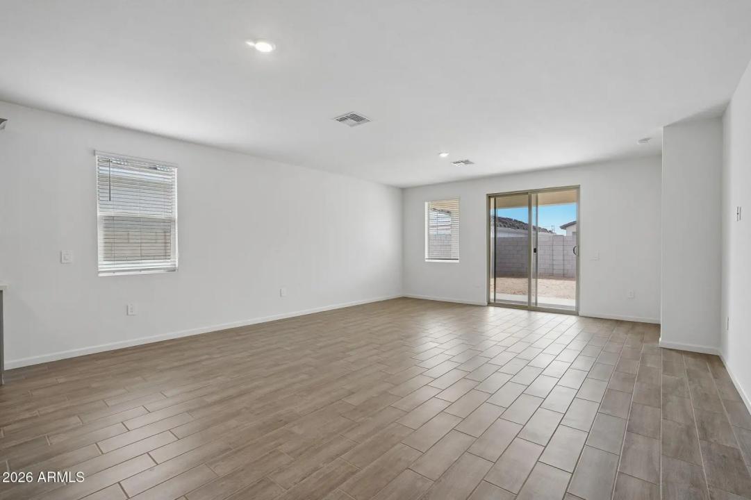 Real Estate Picture 5
