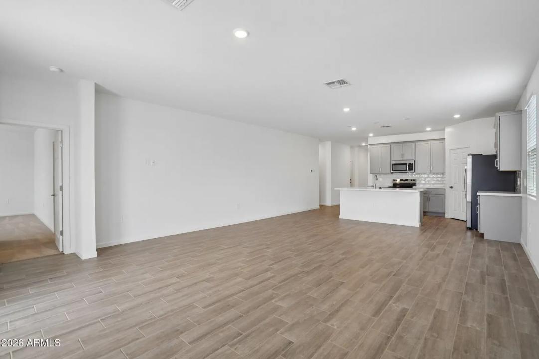 Real Estate Picture 7