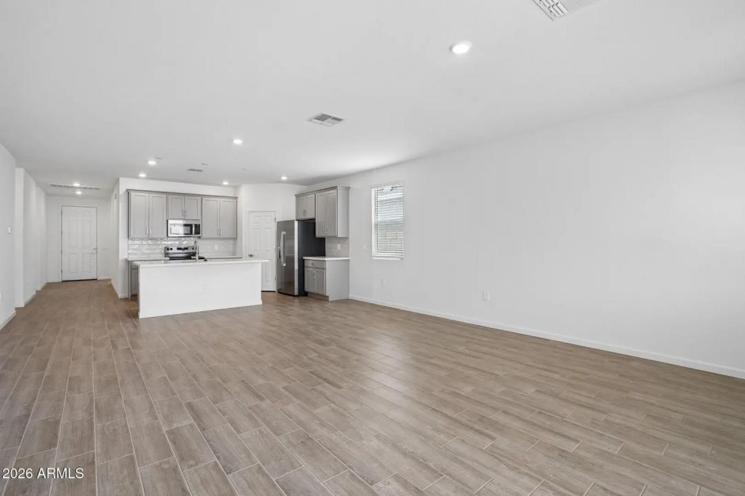 Real Estate Picture 8