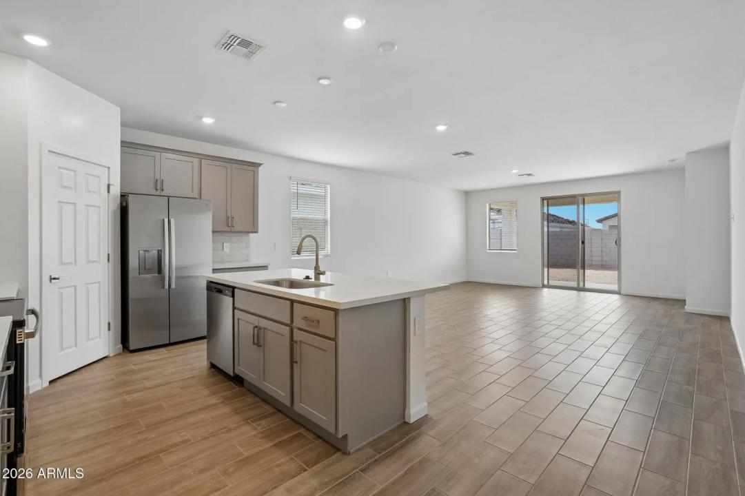 Real Estate Picture 9