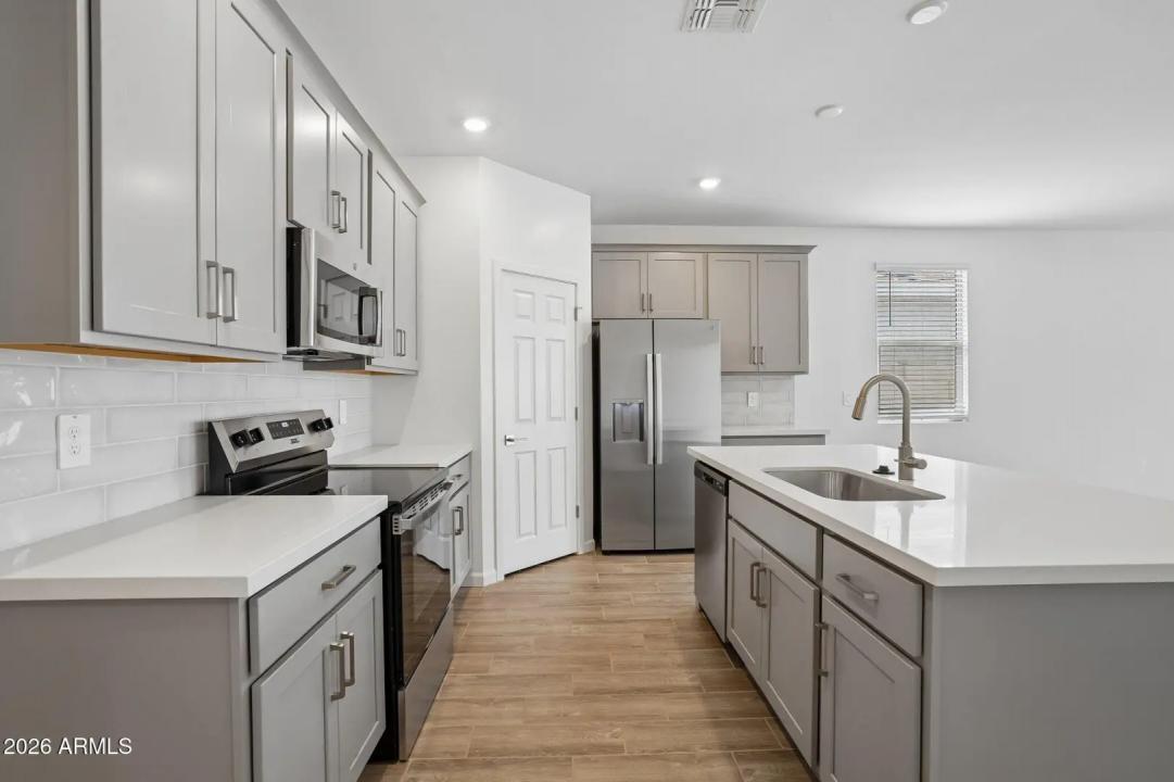 Real Estate Picture 10