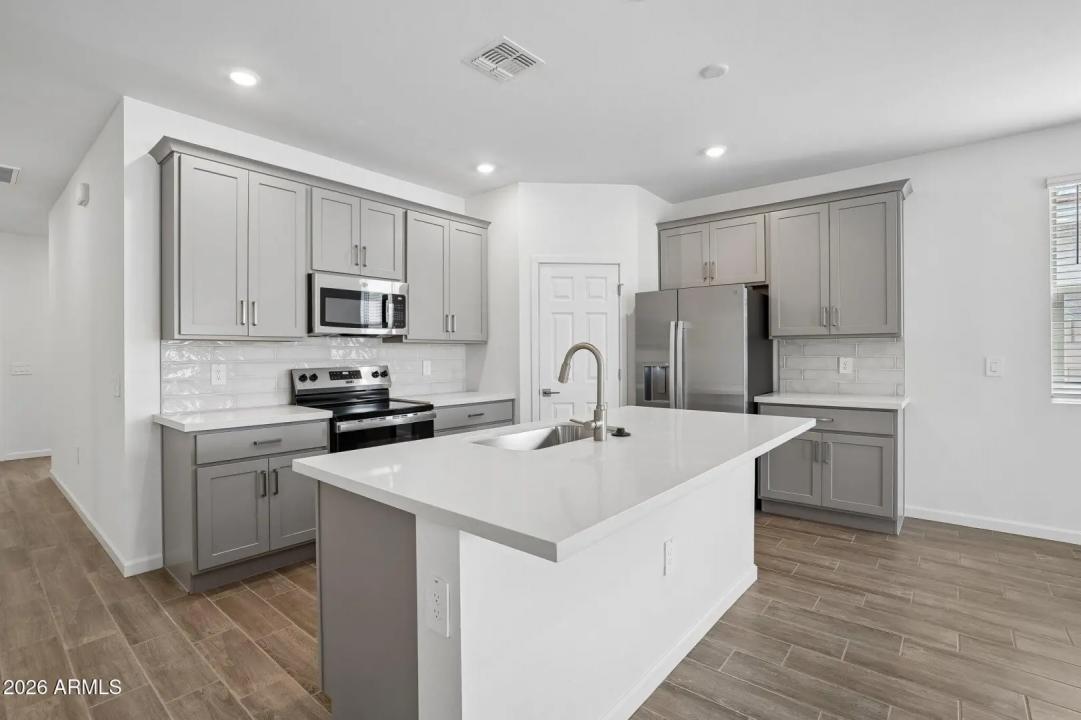 Real Estate Picture 11