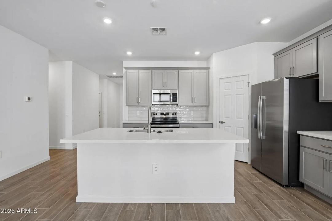 Real Estate Picture 12