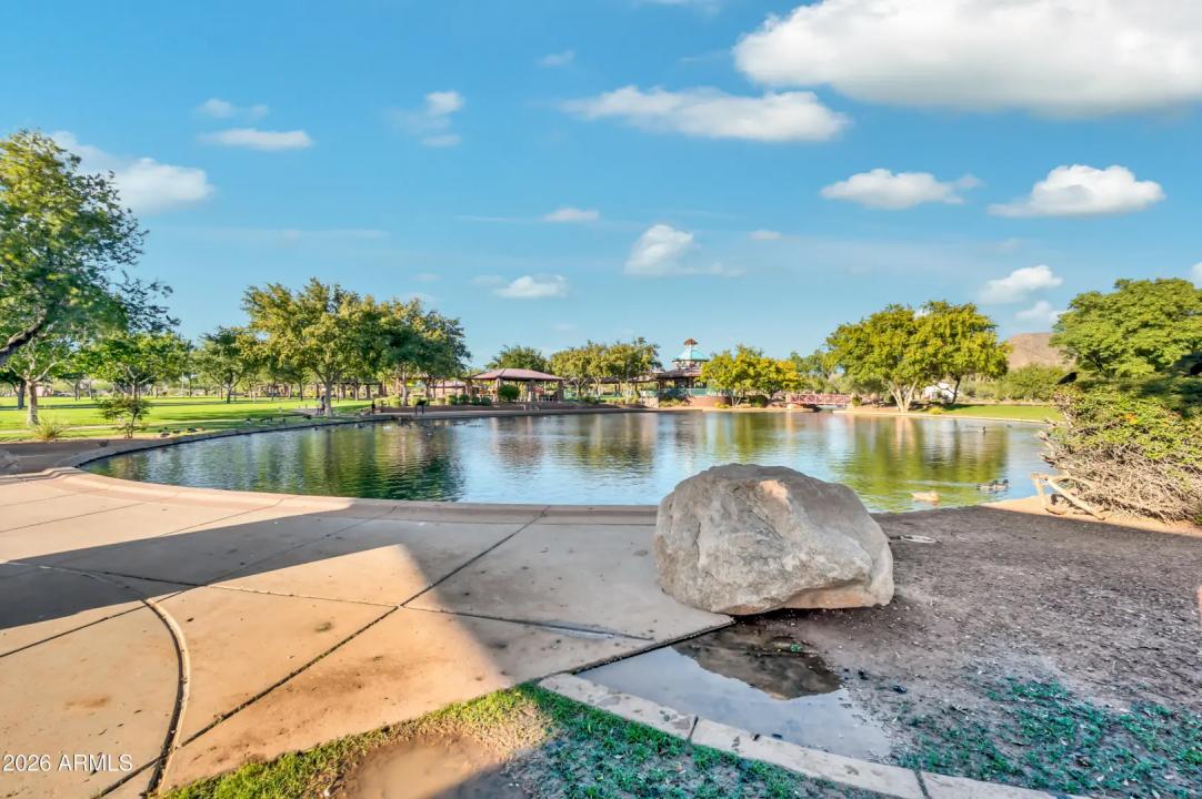 Real Estate Picture 5