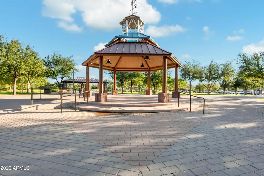Real Estate Picture 9