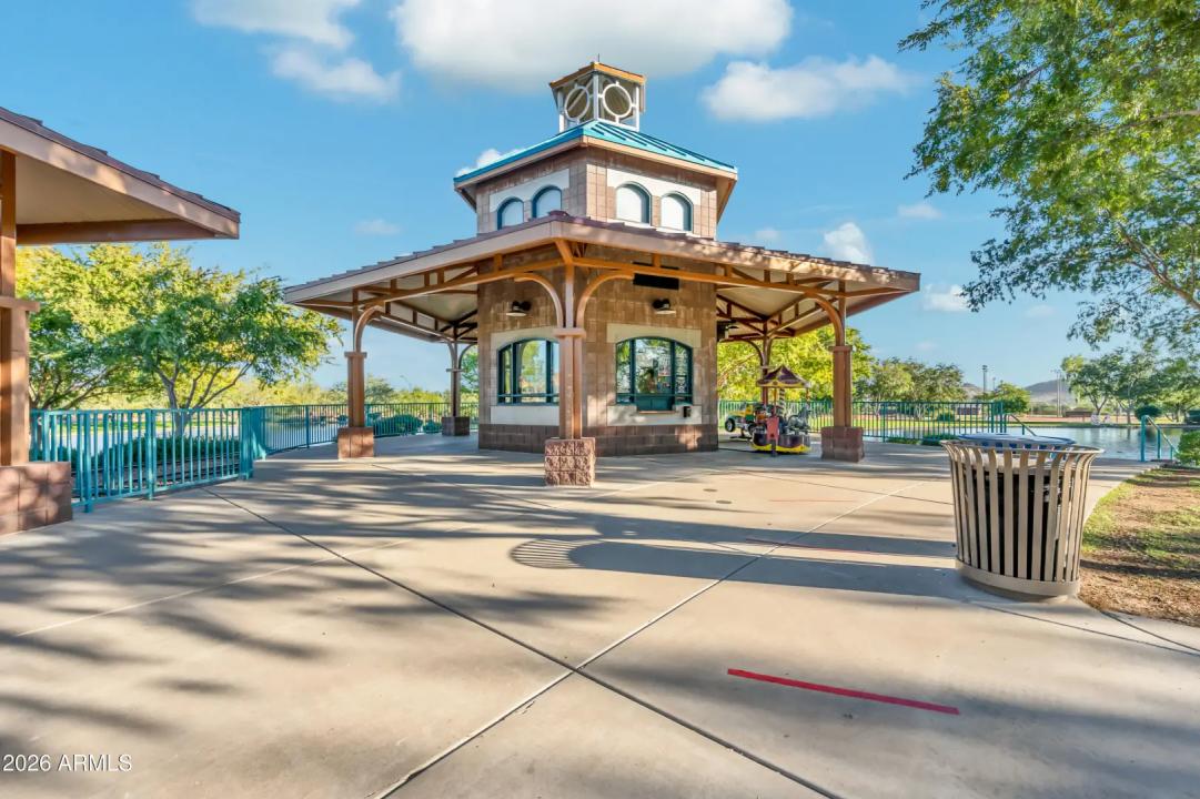Real Estate Picture 10